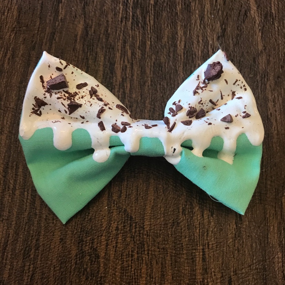 Kawaii Mint Chocolate Chip Bow